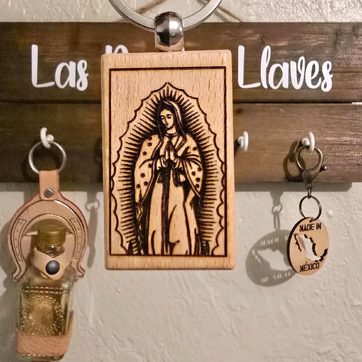 Llavero de San Juditas y La Virgen.